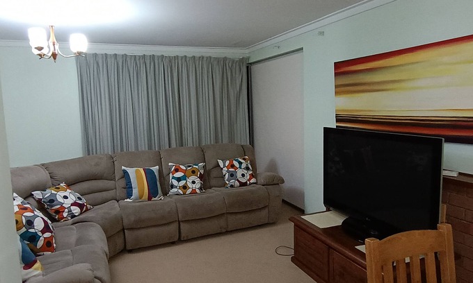 Floreat House | Top-Rated Comfort with Spa & Hot Tub Amenities