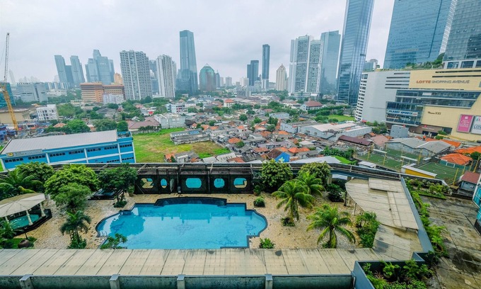East Kuningan Apartment | Modern 3BR Apartment with Pool at Bellagio Residence