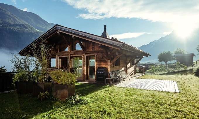 Les Houches Ski Chalet | Modern Comforts Await at Our Highly Rated Pet-Friendly Hotel