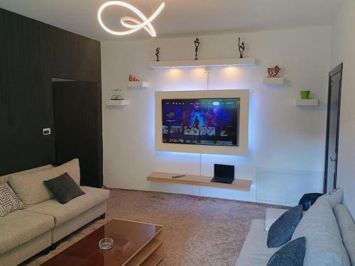 Ajloun Governorate Apartment | Cozy Retreat: Pet and Child Friendly Apartment Escape