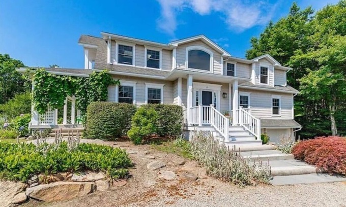 Little Compton House | Experience Comfort and Beauty Near Little Compton Beach