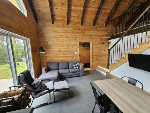Saint-David-de-Falardeau Ski Chalet | Comfort and River - Le Hamac