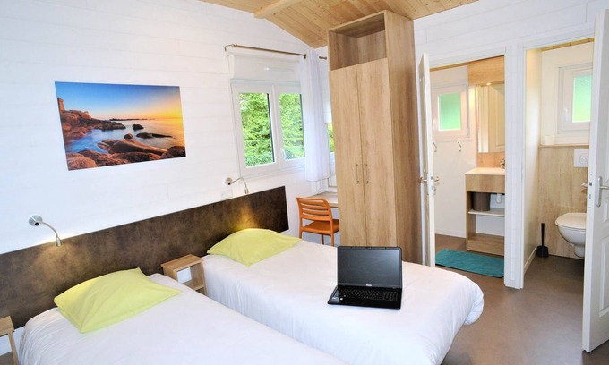 Merdrignac Ski Chalet | Cozy Chalet for 8 with Pool, Spa & Breakfast Included