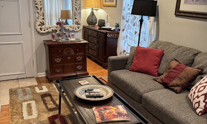 Jefferson Park Apartment | Comfortable Stay with Free Parking Near ORD & Downtown