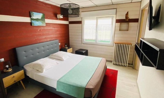 Girmont-Val-d'Ajol Apartment | Cozy Double Room with Pool, Spa, and Breakfast Included