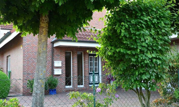 Leer Apartment | Inviting Holiday Apartment Ostfriesenglück with Kitchen Access