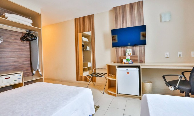 Campos Hotel | Relaxing Retreat at Comfort Hotel Campos Dos Goytacazes