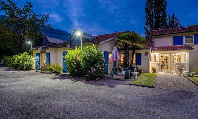 Meylan Hotel | Budget-Friendly Comfort Hotel Grenoble Meylan with Spa & Dining