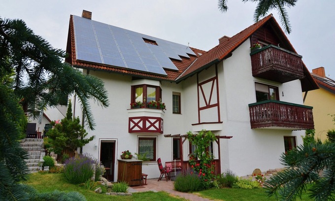 Zeil Villa | Stunning Apartment with Garden in Zeil am Main - 9.8 Rated