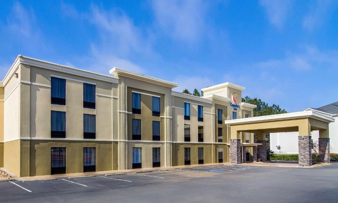 Acworth Hotel | Convenient Comfort Inn Acworth with Pool & Breakfast