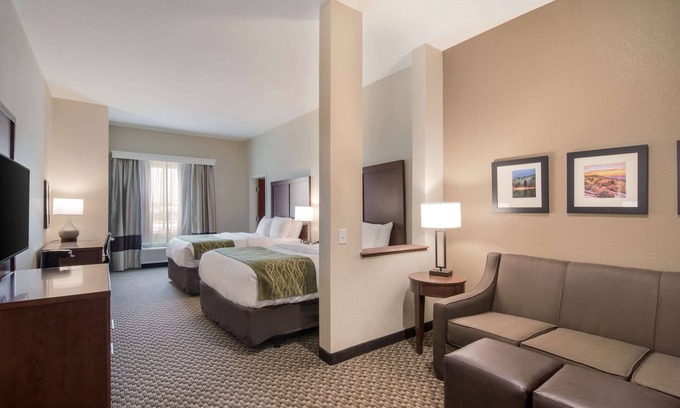Rock Hill Hotel | Guest Rated Comfort Inn and Suites with Pool & Breakfast