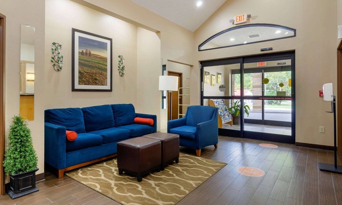 Atkins Hotel | Quality Stays at Comfort Inn Atkins-Marion I-81 with Breakfast