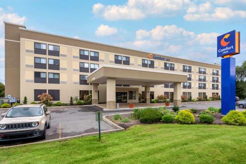 Binghamton Hotel | Comfort Inn Binghamton I-81: Family-Friendly with Pool