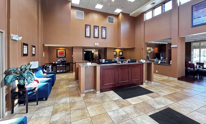 Bloomington Hotel | Comfort Inn Bloomington: Ideal Stay Near University With Pool