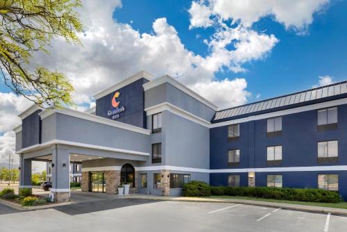 Bourbonnais Hotel | Convenient Comfort Inn Bourbonnais with Pool & Breakfast
