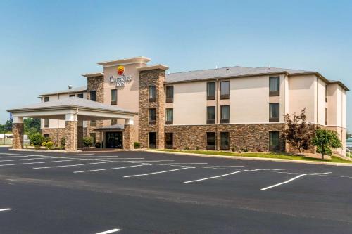 Scotland Hotel | Comfort Inn: Pet-Friendly Stay with Breakfast & Kitchen