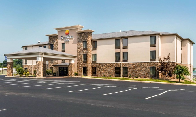 Scotland Hotel | Comfort Inn: Family-Friendly Stay with Great Amenities
