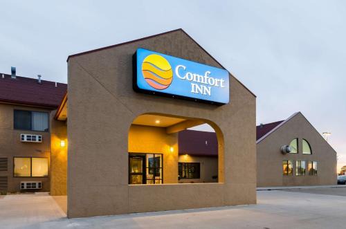 Colby Hotel | Pet-Friendly Comfort Inn: Family Fun with Pool Access