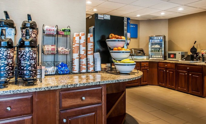 Pickerington Hotel | Comfort Inn East: Eco-Friendly Stays with Family Amenities
