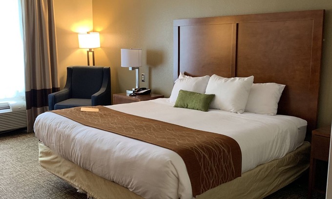 Franklin Hotel | Cozy Comfort Inn Franklin on Highway 96 with Breakfast