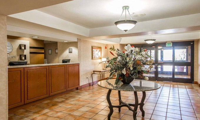 Estrella Hotel | Budget-Friendly Comfort Inn I-10 West with Pool & Spa