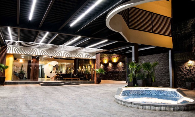 Irapuato Hotel | Inviting Comfort Inn Irapuato: Top Amenities Await You