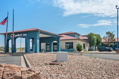East Las Vegas Hotel | Pet-Friendly Comfort Inn Las Vegas with Pool & Breakfast