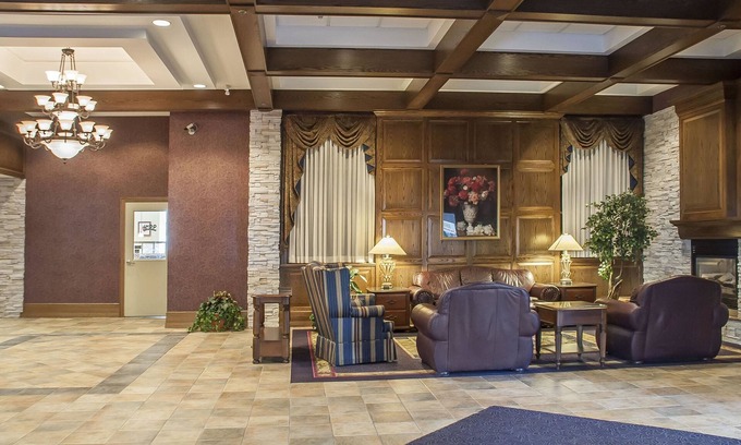 Niagara Falls Hotel | Comfort Inn Lundys Lane: Family-Friendly with Pool & Spa
