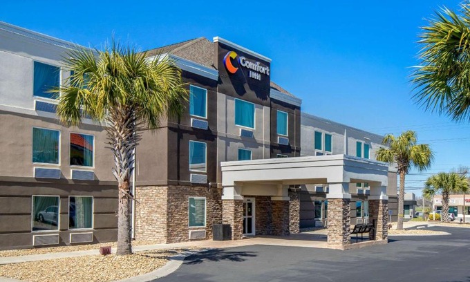 Windy Hill Hotel | Family-Friendly Comfort Inn N Myrtle Beach with Pool Access