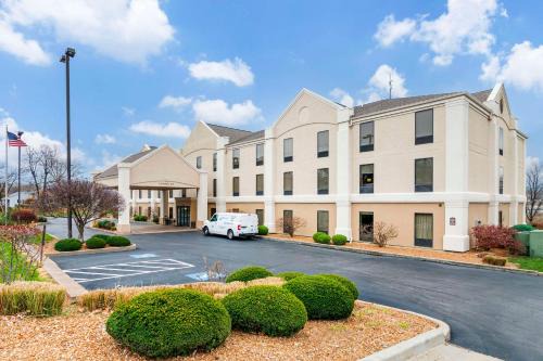 Pacific Hotel | Pet-Friendly Comfort Inn Near Six Flags St Louis