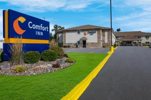 Onalaska Hotel | Convenient Comfort Inn Onalaska with Pool & Ocean View