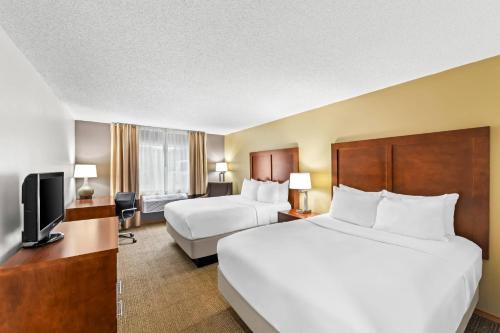 Rhinelander Hotel | Inviting Comfort Inn Rhinelander with Pool & Breakfast Options