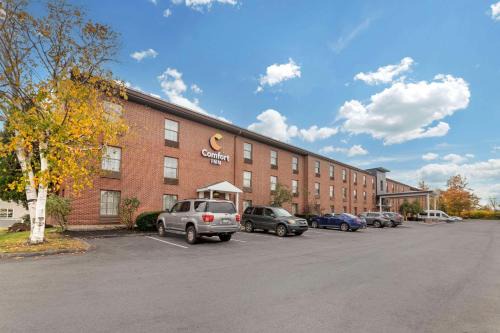 South Portland Hotel | Pet-Friendly Comfort Inn Airport with Breakfast Included