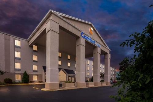 Maryland Heights Hotel | Pet-Friendly Comfort Inn St Louis - Westport with Pool