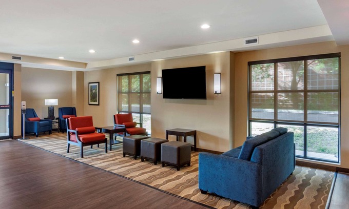 Rio Hotel | Discover Comfort Inn & Suites: Rated 8.8, Family-Friendly Stays