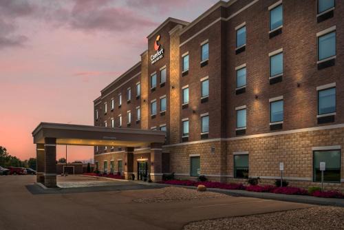 Adrian Hotel | Top-Rated Comfort Inn & Suites with Pool and Breakfast