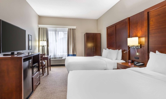 Conway Hotel | Welcoming Comfort Inn & Suites Conway with Pool & Breakfast