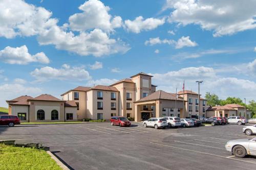 Milford Hotel | Relax at Comfort Inn & Suites Milford - Fun for the Family!