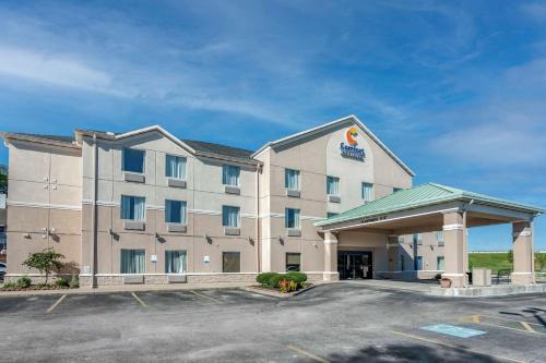 Dayton Hotel | Comfort Inn & Suites: Pet-Friendly Stay with Pool Access