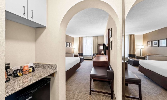 Croasdaile Farm Master Hotel | Comfort Inn & Suites Durham: Near Duke with Great Amenities