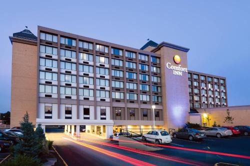 Downtown Des Moines Hotel | Pet-Friendly Comfort Inn & Suites with Pool and Hot Tub