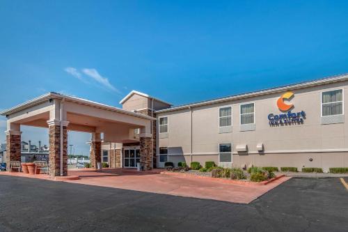 Junction City Hotel | Convenient Comfort Inn & Suites Junction City Near Fort Riley
