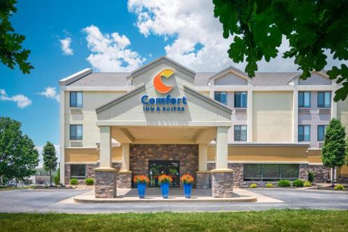 Winnetonka Hotel | Comfort Inn & Suites: Family-Friendly Stay Near Worlds of Fun