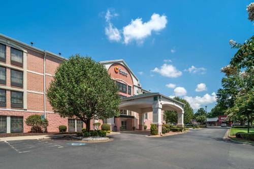 Cornelius Hotel | Pet-Friendly Comfort Inn & Suites Lake Norman with Pool