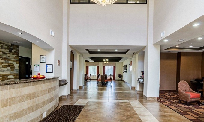 Lawrence Hotel | Discover Comfort Inn & Suites Lawrence - Ideal for Families