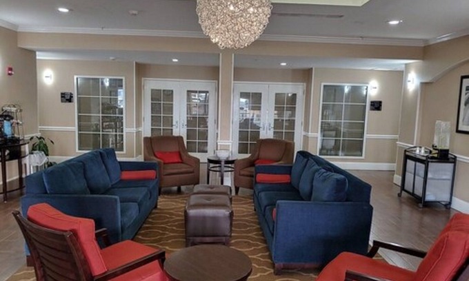 Marianna Hotel | Discover Comfort Inn & Suites Marianna I-10 with Pool & Spa