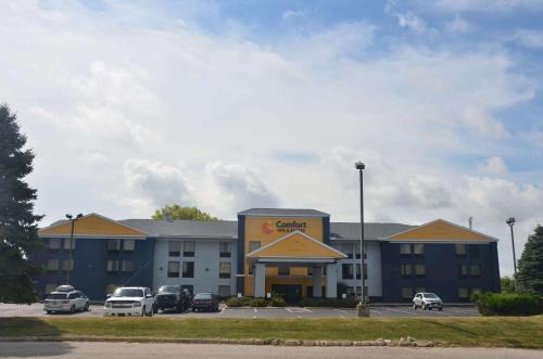 Maumee Hotel | Convenient Comfort Inn & Suites Maumee - Family-Friendly Stay