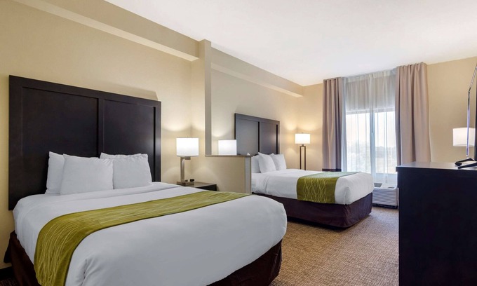 Gunter Afs Hotel | Stylish Comfort Inn & Suites: Accessible Stay with Spa & Dining