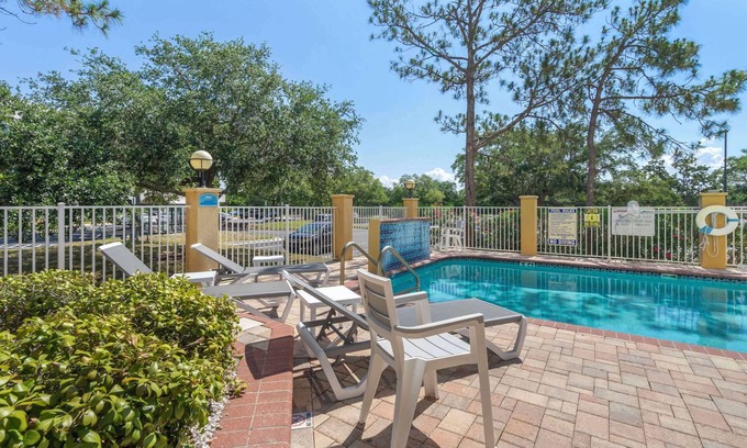 St. Petersburg - Clearwater Hotel | Premier Stay at Comfort Inn & Suites Northeast Gateway