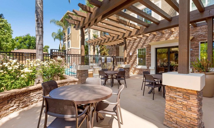 Guasti Hotel | Convenient Comfort Inn & Suites near Ontario Airport